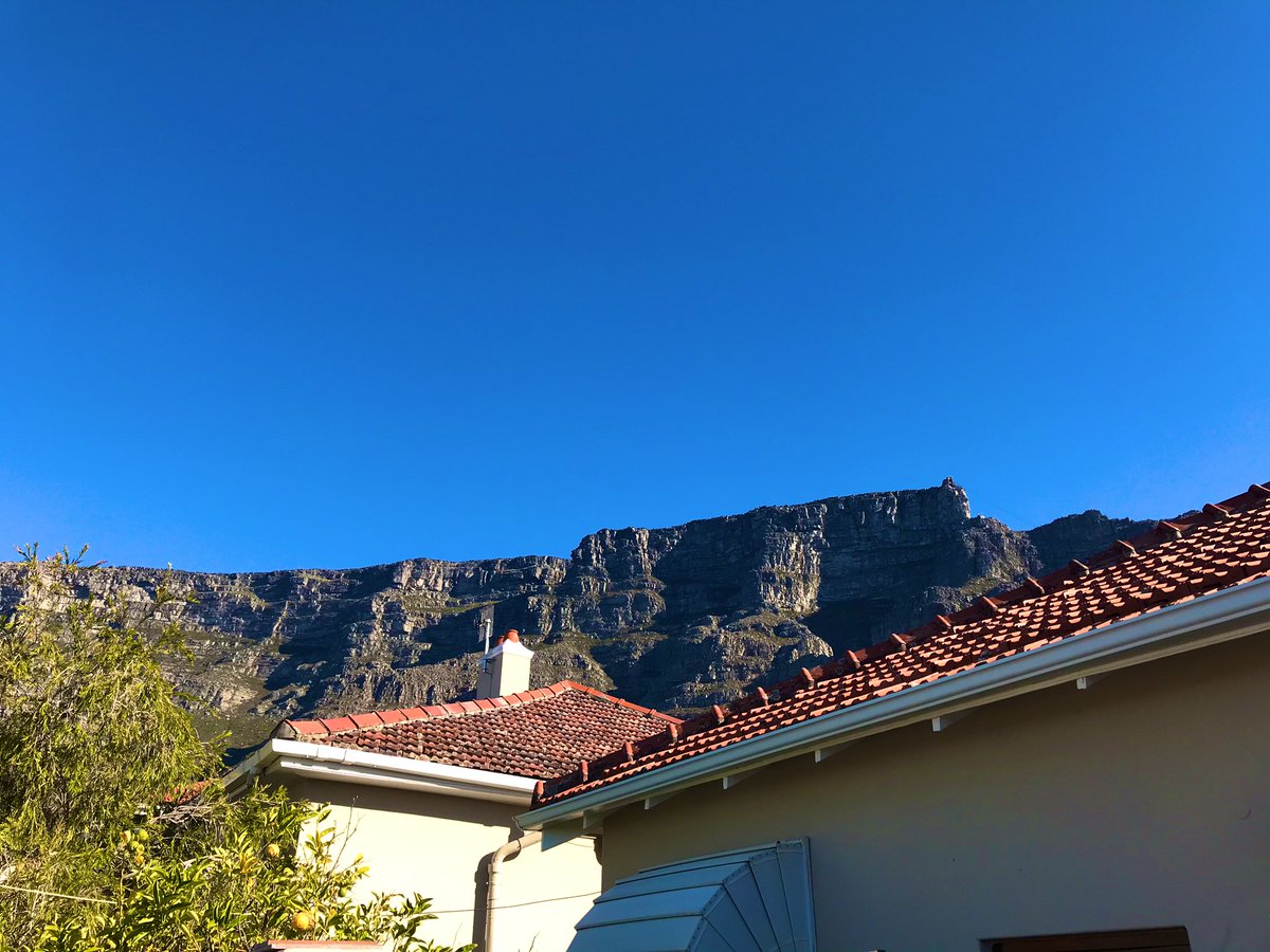 moegmida's tweet photo. How wonderfully clear the skies are .. Everything We do affects our Earth 🧚🏼♀️ #Day5 #lockdown #capetown #lesspolution #Corvid19 #ClimateChange #climatechangeisreal @GretaThunberg https://t.co/BrPZHUyyx7