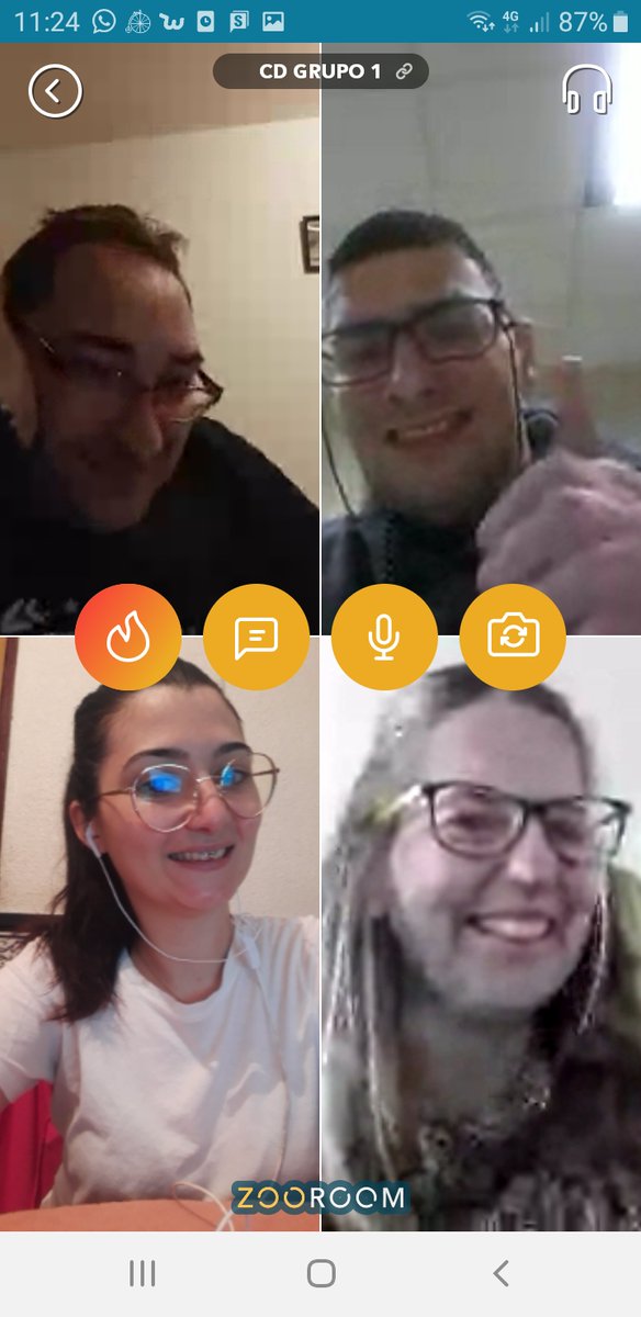 #CENTRODEDÍA | ♿️💛 Estos días, los profesionales del @CentroDiaFAMDIF siguen en contacto con los chicos, trabajando desde la distancia, pero más cerca que nunca.