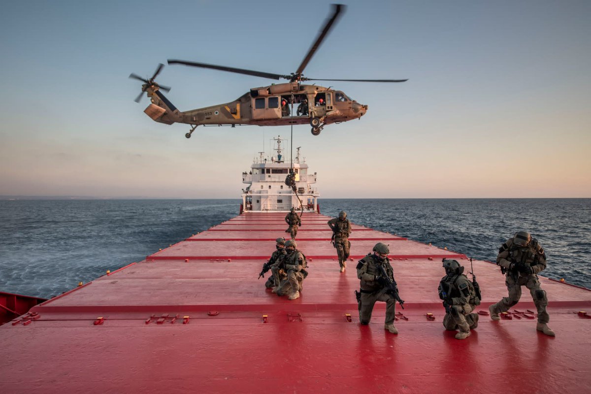 tacticalporn's tweet photo. Israeli Shayetet 13 operators during VBSS training in the Mediterranean Sea.
#SpecialForces #SF #NavySOF https://t.co/pTJZ4E0ViC