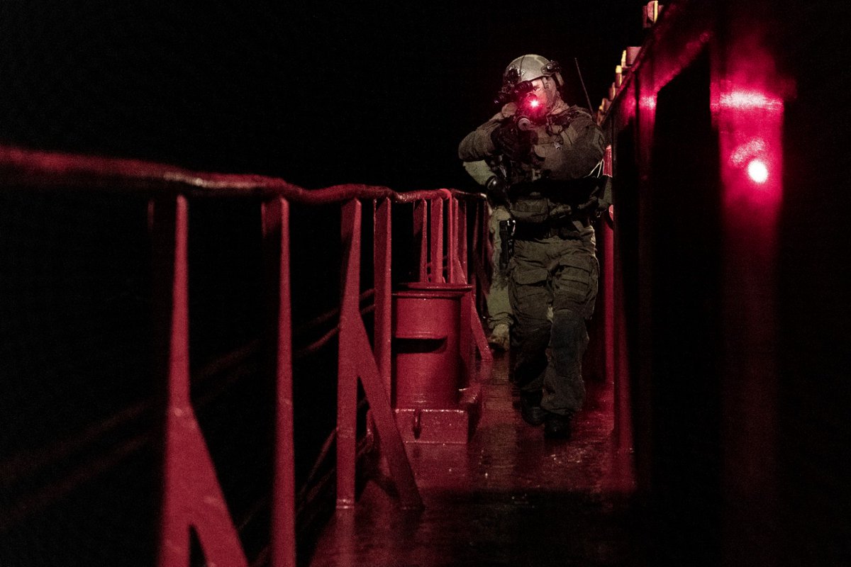 tacticalporn's tweet photo. Israeli Shayetet 13 operators during VBSS training in the Mediterranean Sea.
#SpecialForces #SF #NavySOF https://t.co/pTJZ4E0ViC