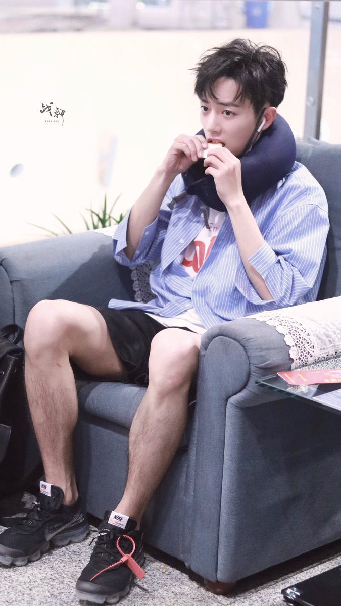 I wanna run my fingers thru xiaozhan's leg hair no joke