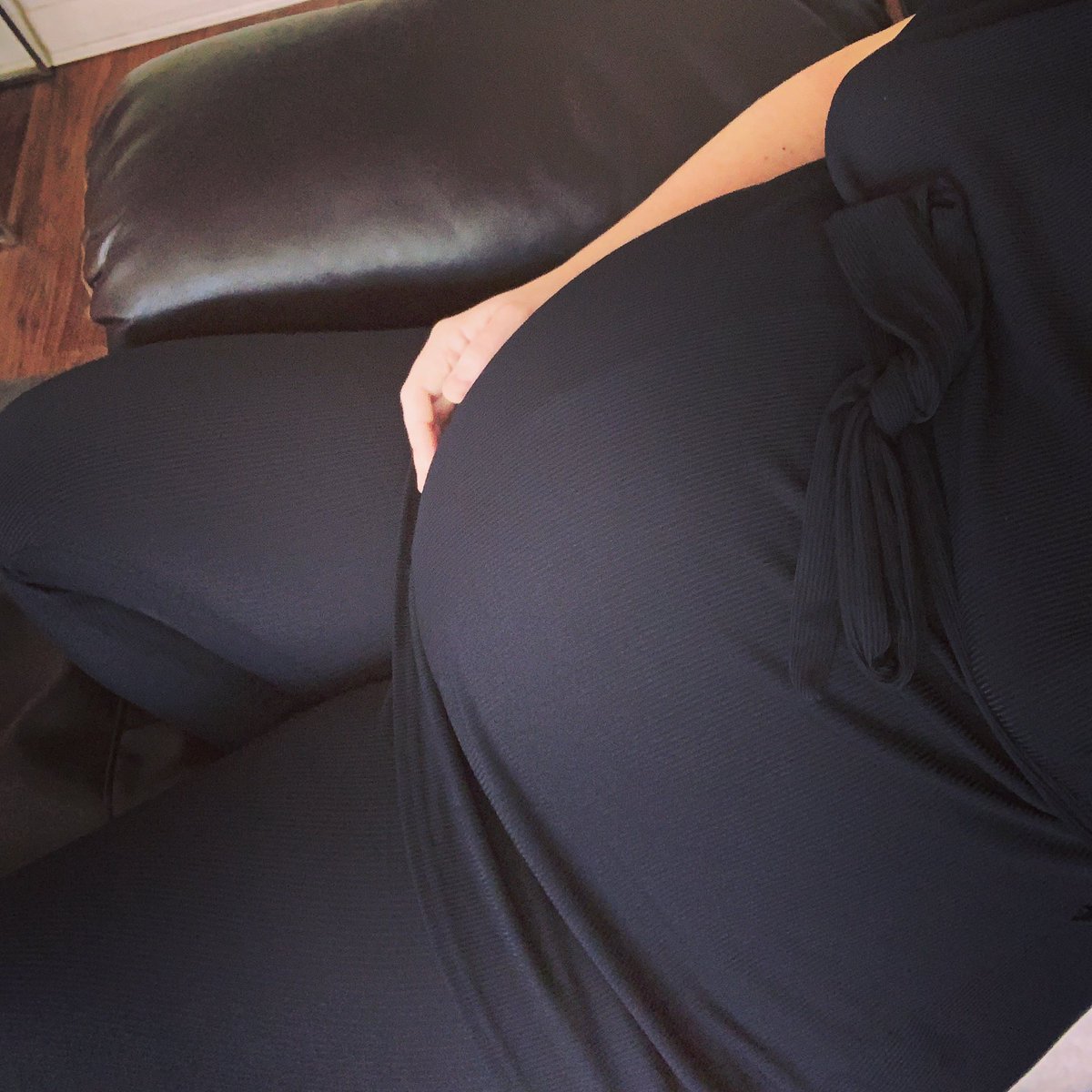 rainylewis08's tweet photo. Another day another lounge set 37 weeks pregnant 🥰 https://t.co/wXycBYF2pl
