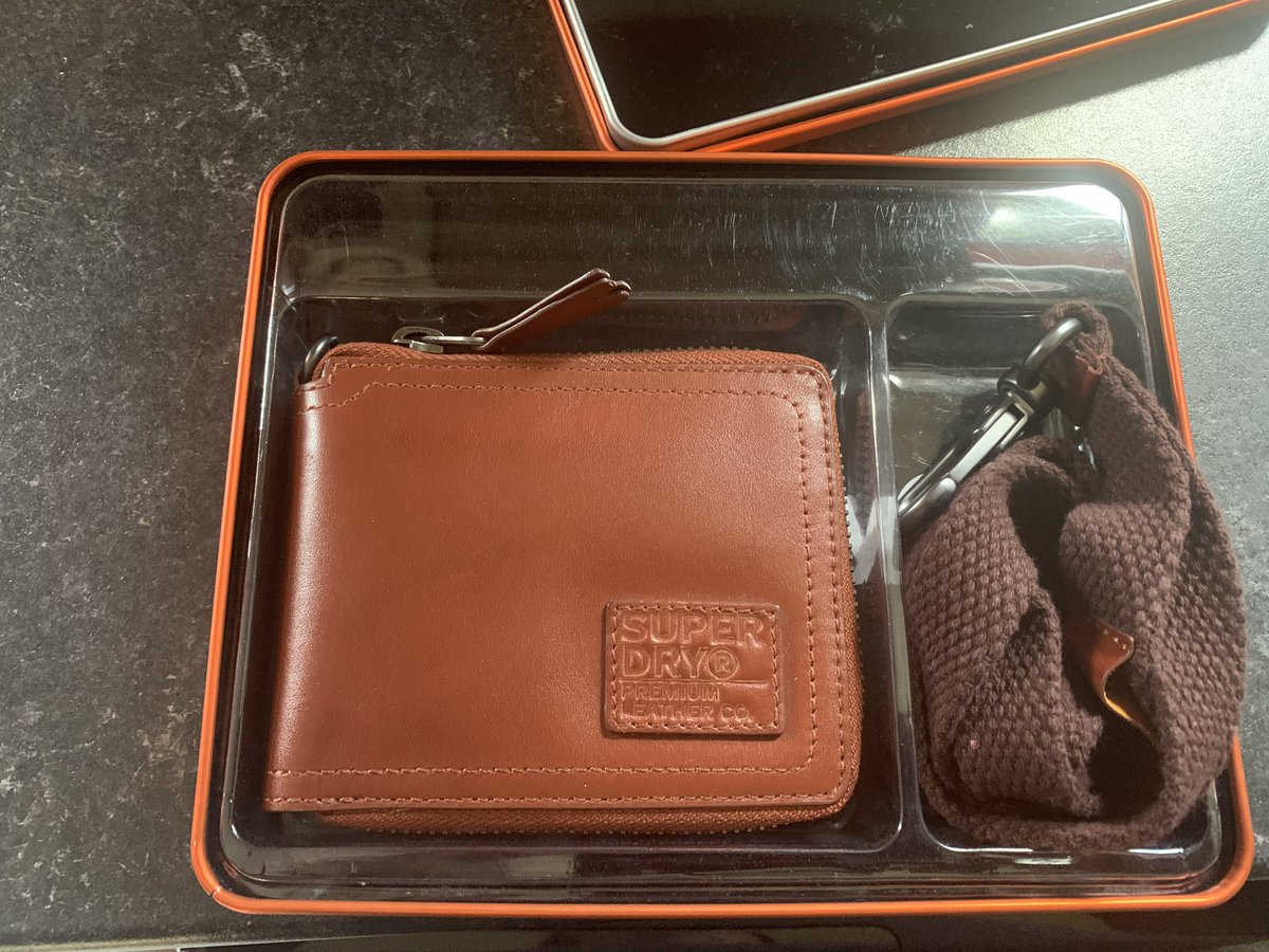 Mingaminoo's tweet photo. @Superdry Really not impressed with order received today, ordered black wallet for my son’s birthday this Friday-a brown one has arrived in dented, scratched tin 🤬 https://t.co/PLDYqZ4dJi