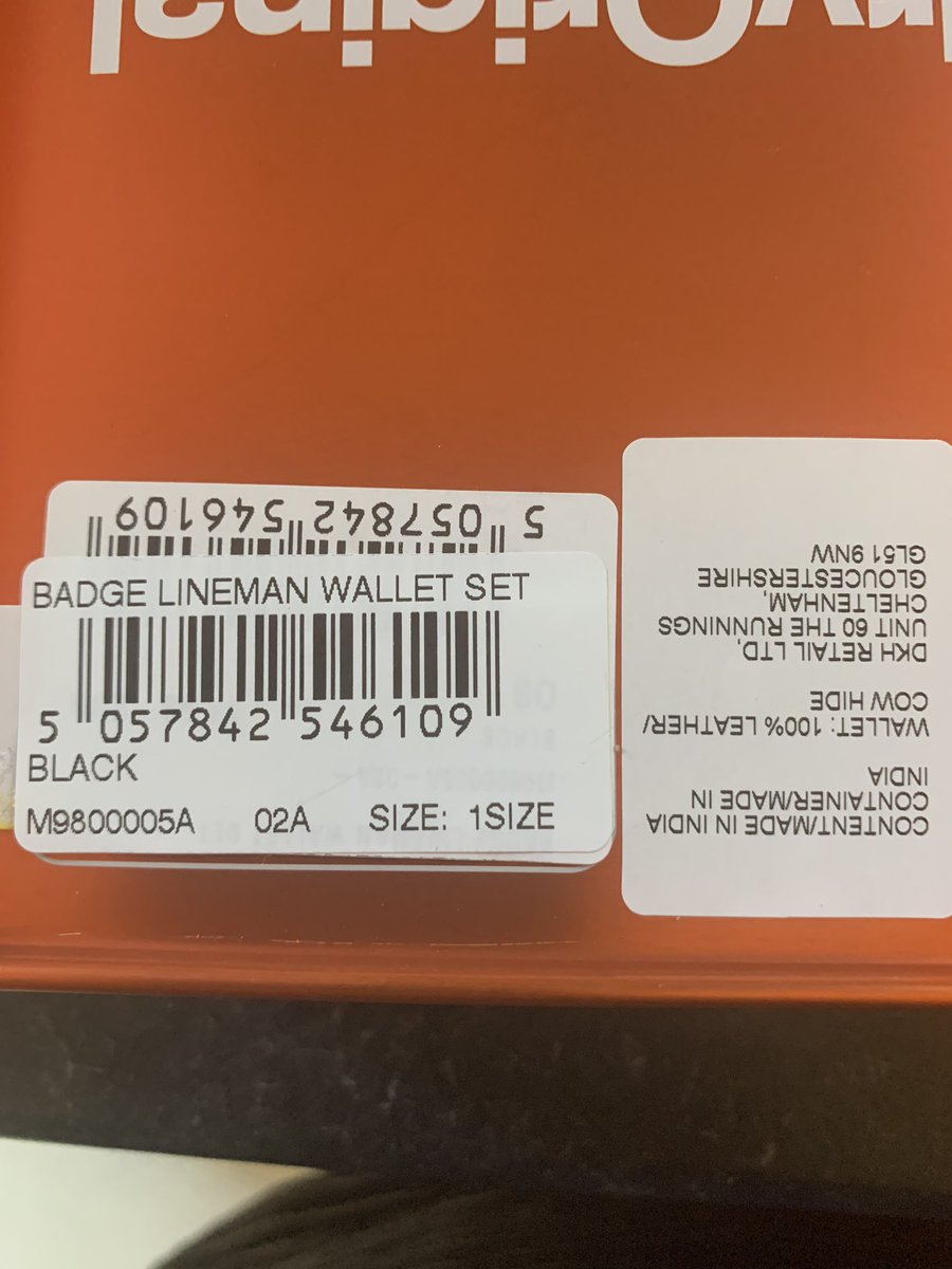 Mingaminoo's tweet photo. @Superdry Really not impressed with order received today, ordered black wallet for my son’s birthday this Friday-a brown one has arrived in dented, scratched tin 🤬 https://t.co/PLDYqZ4dJi