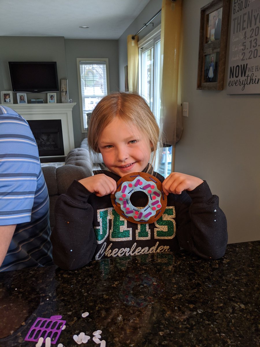 MrsDeyTeaches's tweet photo. "Make Something Monday" for Towslee's virtual spirit week!  #brunswickpride https://t.co/zQjBiLL9L1