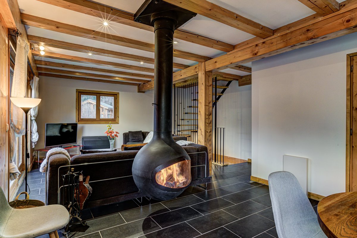 andy_symington's tweet image. Great views, a great sunspot. Chalet Doran in Coupeau has it all.  chamonix-property.com/doran.htm #spectacularviews #chamonixproperty #propertiesforsale #knightfrank