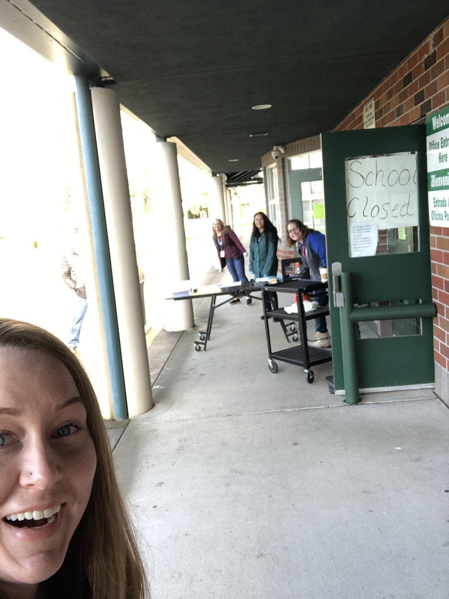 HarneyHornets's tweet photo. 3rd-5th, come get your iPad today! We have a safe and sanitized station ready to greet you. 🖥 #HarneyHornets #weLearnVPS #wemissyou https://t.co/Cqr7JbCK6U