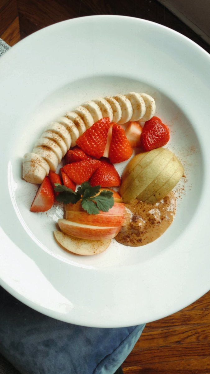 brikozior's tweet photo. Dreaming of sunny days with friends 🍌🍓🍐🍎🥜 https://t.co/cjTulFoA47