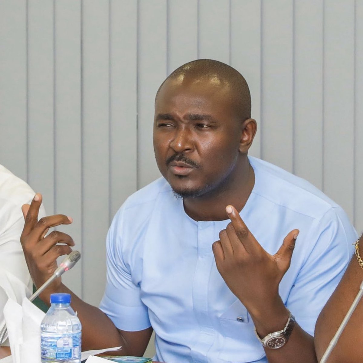Omojuwa's tweet photo. 400 followers in 19 minutes. We have about 5000 to go. Do that and leave the rest to me. This is not charity, this is a game! Happy birthday to @akinalabi . We can’t party offline but we will party all the same! We are taking him to 200,000 followers. Books &amp; cash for that baby! https://t.co/mckGTtQPuu