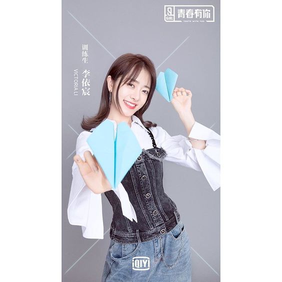Stage Name : Victoria LiBirth Name : Li Yichen (李依宸)Birthday : March 16, Height : 170 cm Weight : 48 kg Company : Independent   #YouthWithYou  #VictoriaLi  #LiYichen