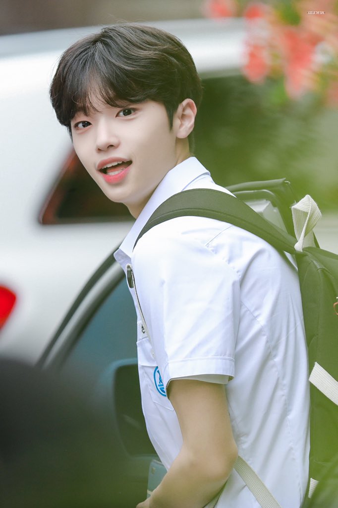 Best_schoollook's tweet photo. 1. 구 엑스원 손동표 
그 난해하다는 영동고 파란체크도 거뜬히 소화하는 교복찰떡와기입니당 하복,한림교복도 잘어울리는 동표 보고가세요 라고 제보주셨습니다
#손동표 #동표 https://t.co/y9vOKQnQDm