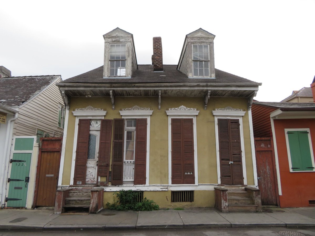 jmny33's tweet photo. Abandoned house? Burgundy Street, French Quarter, New Orleans. So much potential... #nola #neworleans #explorenola #wheninnola #onetimeinnola #louisiana #visitnola #visitneworleans #louisiane #nouvelleorleans #itsyournola #showmeyournola #Ilovenola #frenchquarternola https://t.co/SCbi6FDVXj