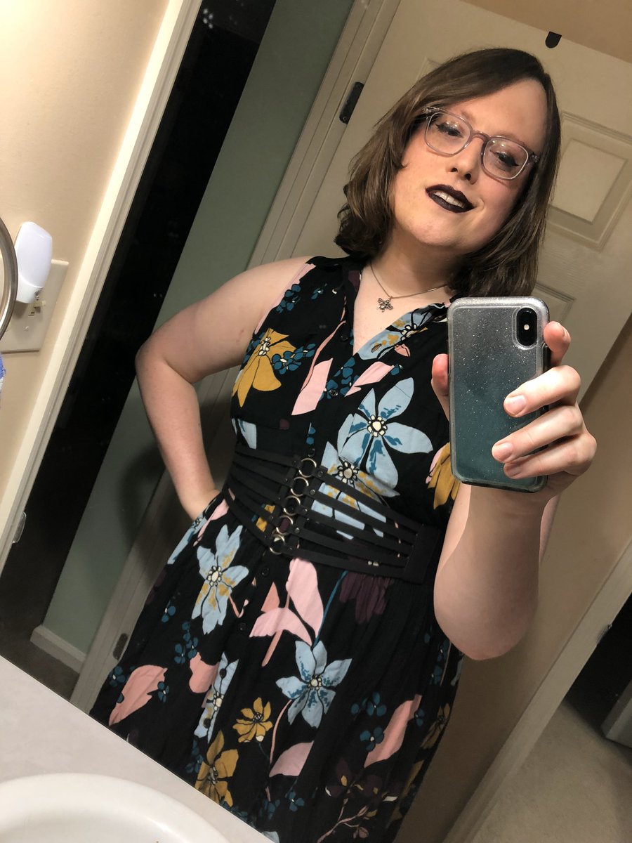 pseudonymjones's tweet photo. Happy #TransDayOfVisibility! My name is Emma and I’m trans woman. I make queer comics and have a dayjob in healthcare IT. It makes me so happy to see all the rad trans folks in this tag, I’m so proud of you all!!!
💪💁‍♀️✨ https://t.co/ggvp6W7wmV