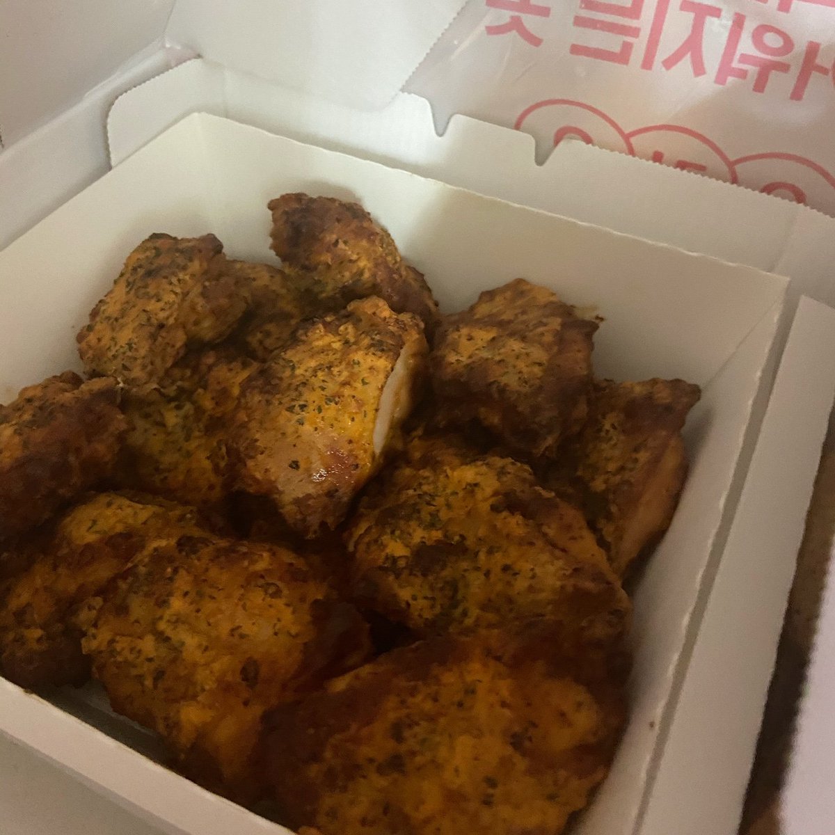 JYPETWICE's tweet photo. Photo by NAYEON 

#TWICE #트와이스 #TWICEFOOD https://t.co/jt3CiYmkFI
