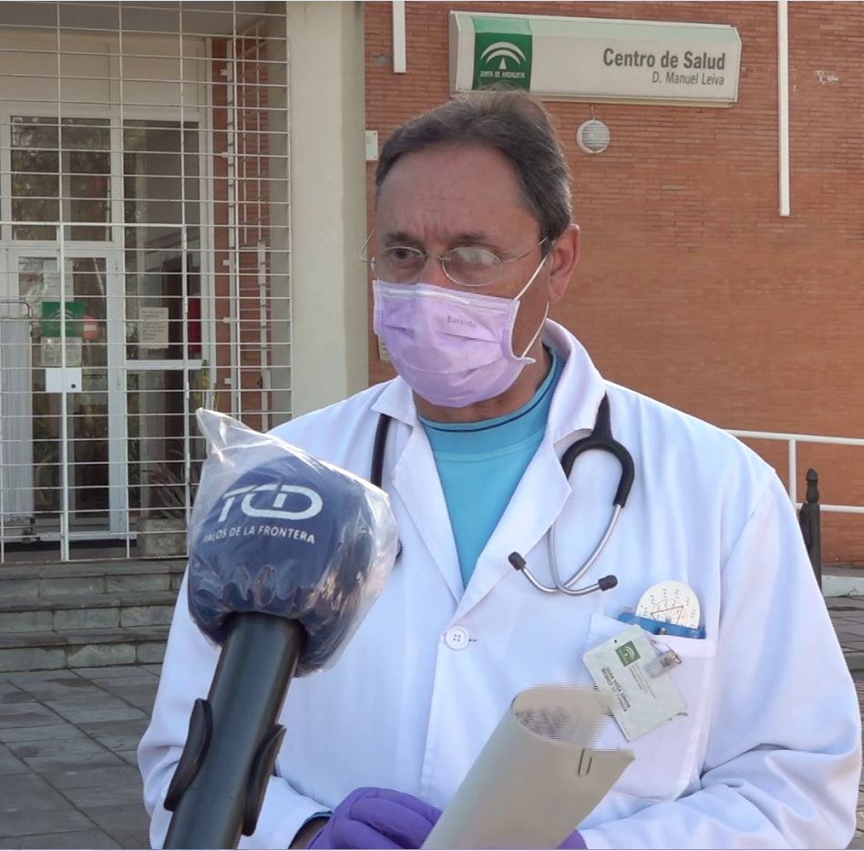 TCD_SL's tweet photo. Entrevista de los cambios en la rutina del centro de salud de Palos de la Frontera. https://t.co/KXPWTu0XWy