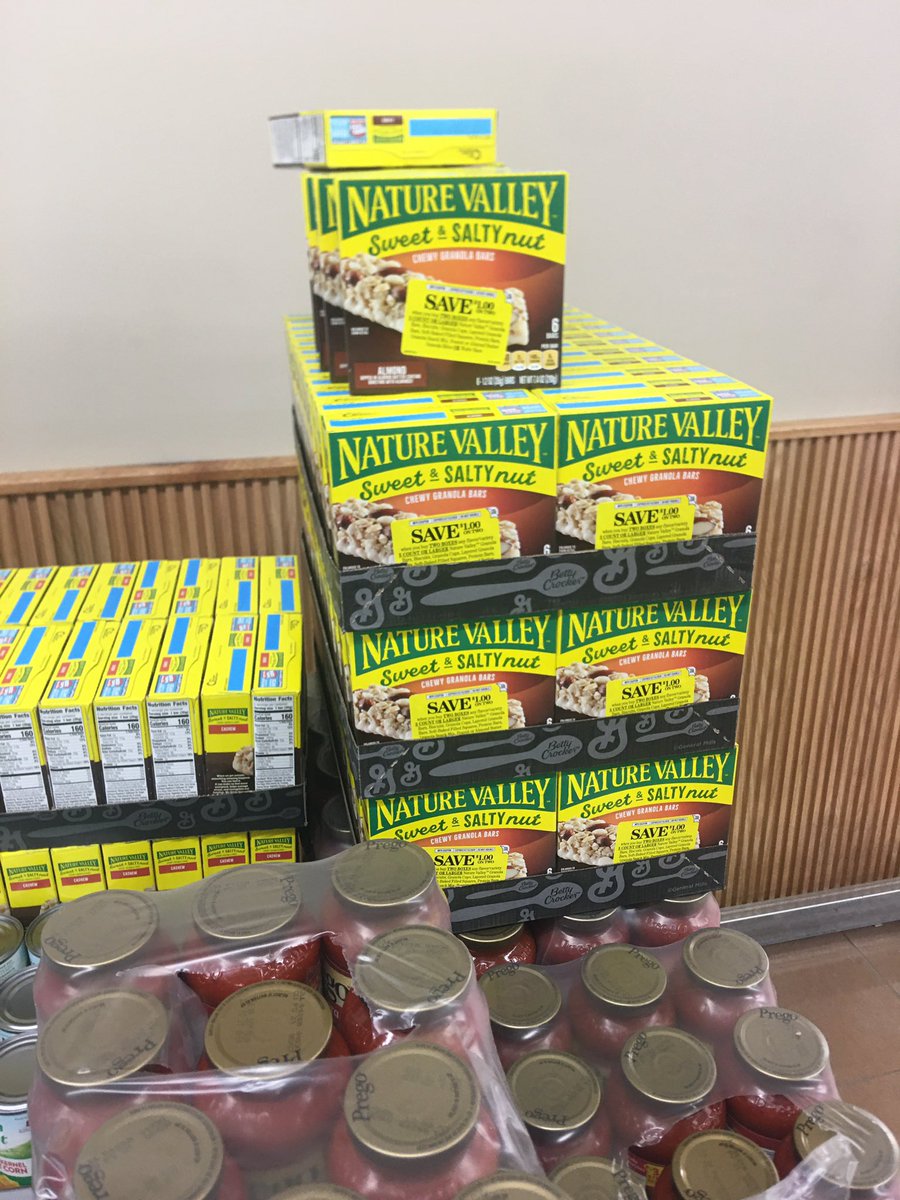 JAndersonB220's tweet photo. Picking up the food and getting ready to make meal packs to distribute tomorrow. So grateful to our amazing community! @Woodland50News @LoriCasey5 #LifeintheW https://t.co/i9t44BpsmC