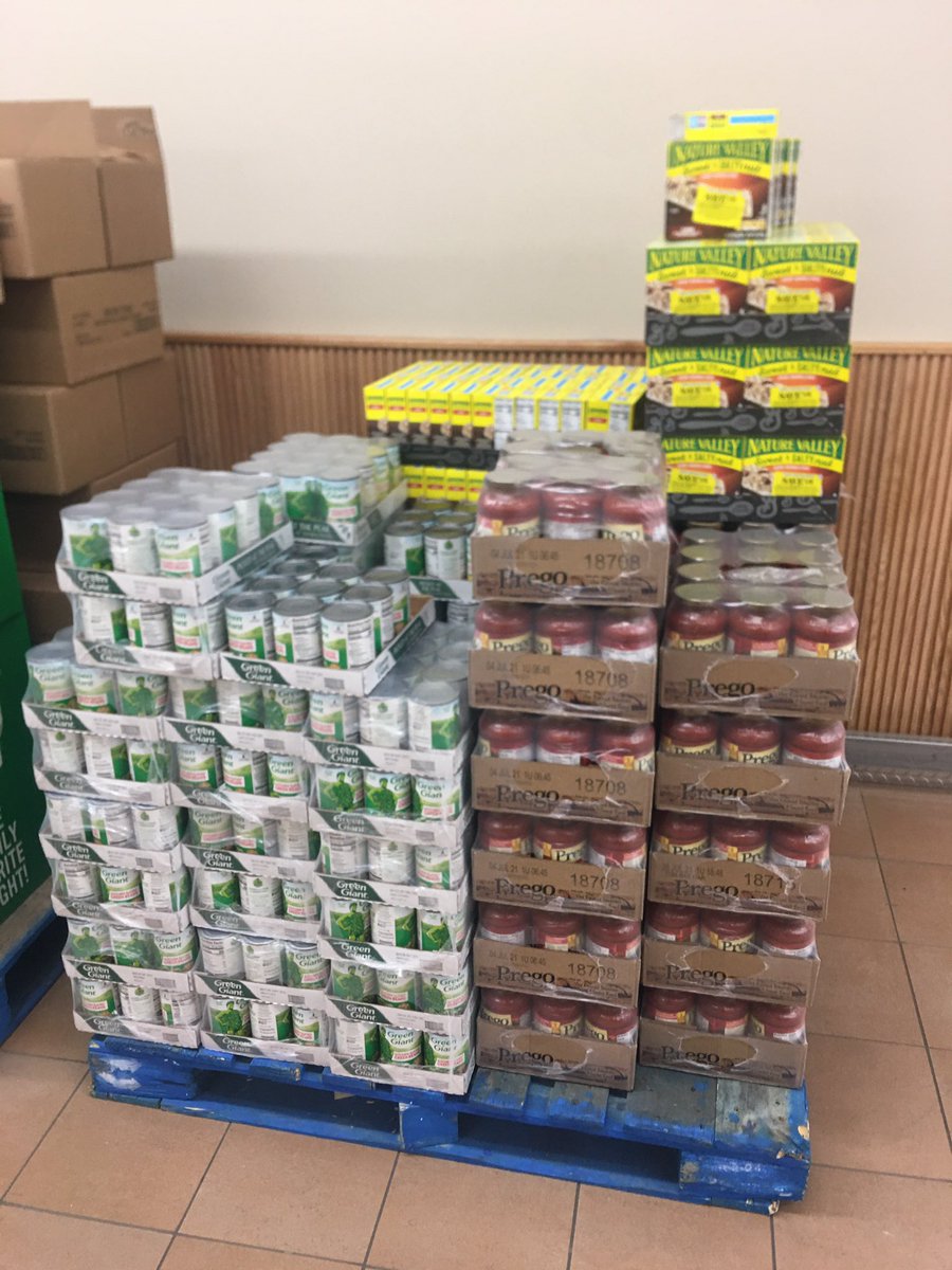 JAndersonB220's tweet photo. Picking up the food and getting ready to make meal packs to distribute tomorrow. So grateful to our amazing community! @Woodland50News @LoriCasey5 #LifeintheW https://t.co/i9t44BpsmC