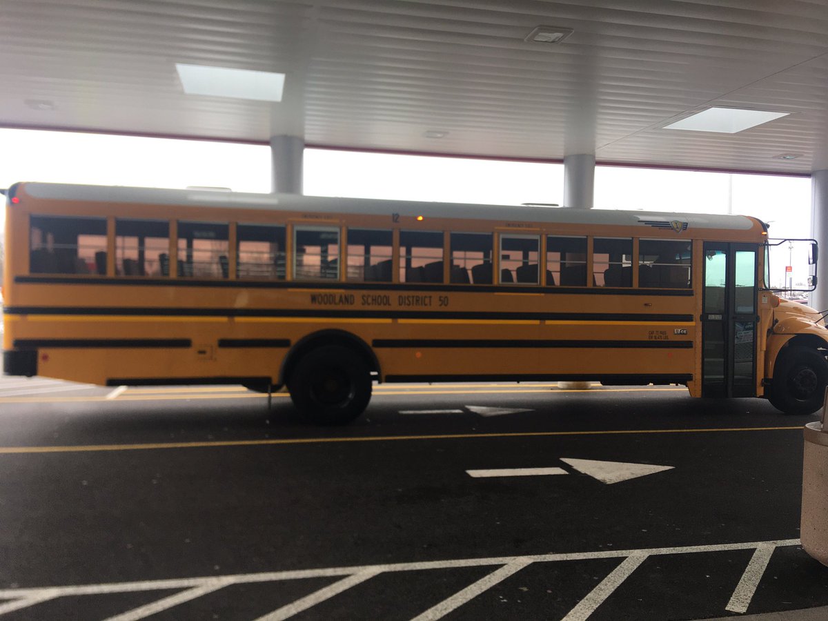 JAndersonB220's tweet photo. Picking up the food and getting ready to make meal packs to distribute tomorrow. So grateful to our amazing community! @Woodland50News @LoriCasey5 #LifeintheW https://t.co/i9t44BpsmC