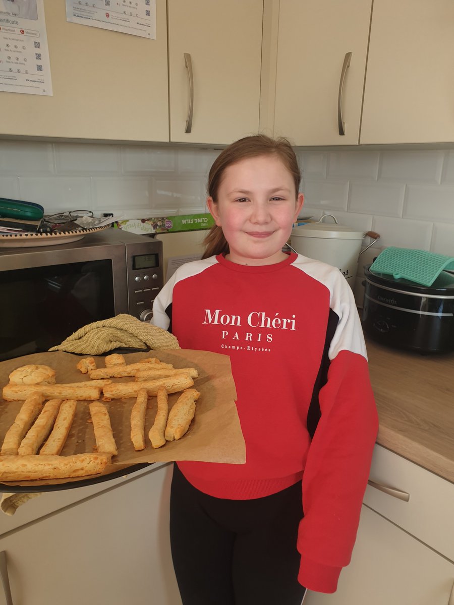 BremnerHayley's tweet photo. @LavenhamPrimary Bethany has been busy making cheesestraws this afternoon after the fab lesson from Chef Goulding and Ava Monday afternoon 👩‍🍳 https://t.co/7Eykcy8rzf
