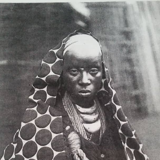 ElviJimmy's tweet photo. Niyakire, femme du mwami #Mutaga Mbikije , roi du #Burundi du 21 août 1908 au 30 novembre 1915 https://t.co/bpiczDVIyJ