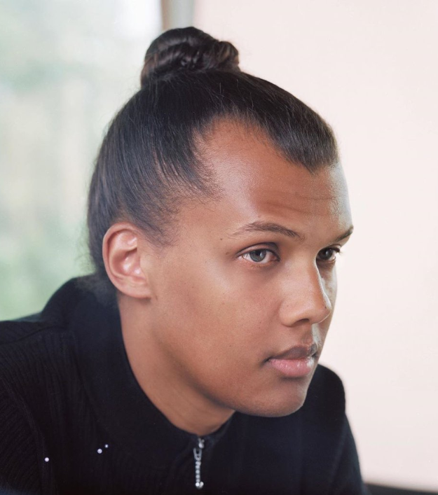 Stromae 2020. француз певец стромае. француз певец стромае. Stromae сейчас 2021. Stromae 2021.