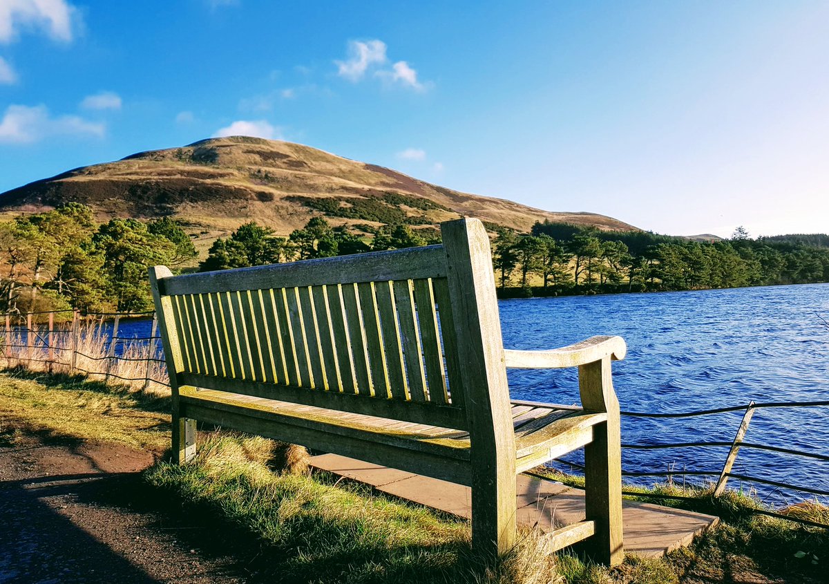 MyFaveBench's tweet photo. Eyes Down #BenchFans here's tonight's Bench Bingo picture. The Bench looks over Glencorse Reservoir in the Pentlands and was tweeted by a Lady of words who's books include 'Soup is the new coffee'. But who's photo is it?
#BenchFans @VisitScotland #SocialDistancing #BenchBingo โค๏ธ https://t.co/CWIfwaY8EB