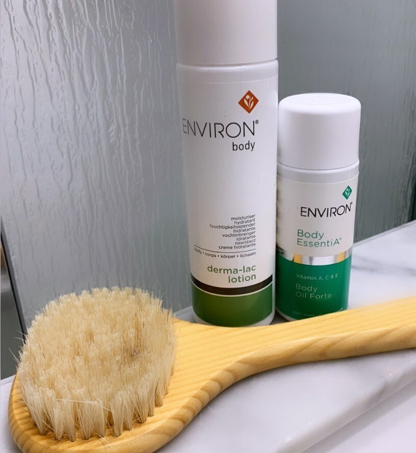 vivianeaireskin's tweet image. OI BONITA!🦋✨ Yesterday I posted a video about #drybrushing and I got lots of questions which body products I use afterwards. Here are some of them:
.

#DermaLacLotion: It’s has lactic acid  which helps to soften, smooth and moisturize the body skin. Think about this product …