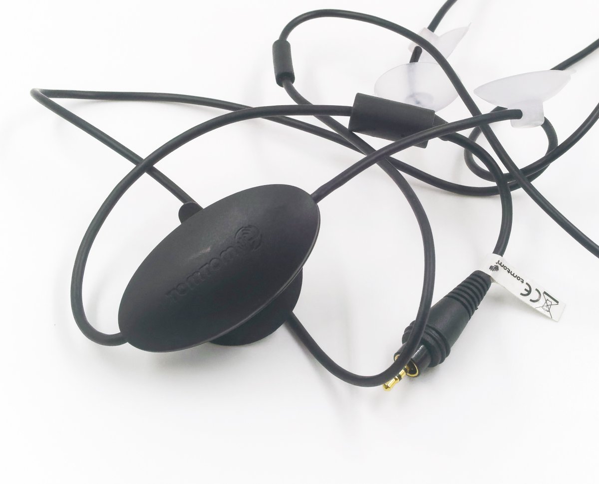 Un autre truc iOS en 30 broches, qui permet de brancher un GPS série en DE-9. Et un récepteur RDS en jack (mais c& #39;est du série). Une bidouille jamais terminée.