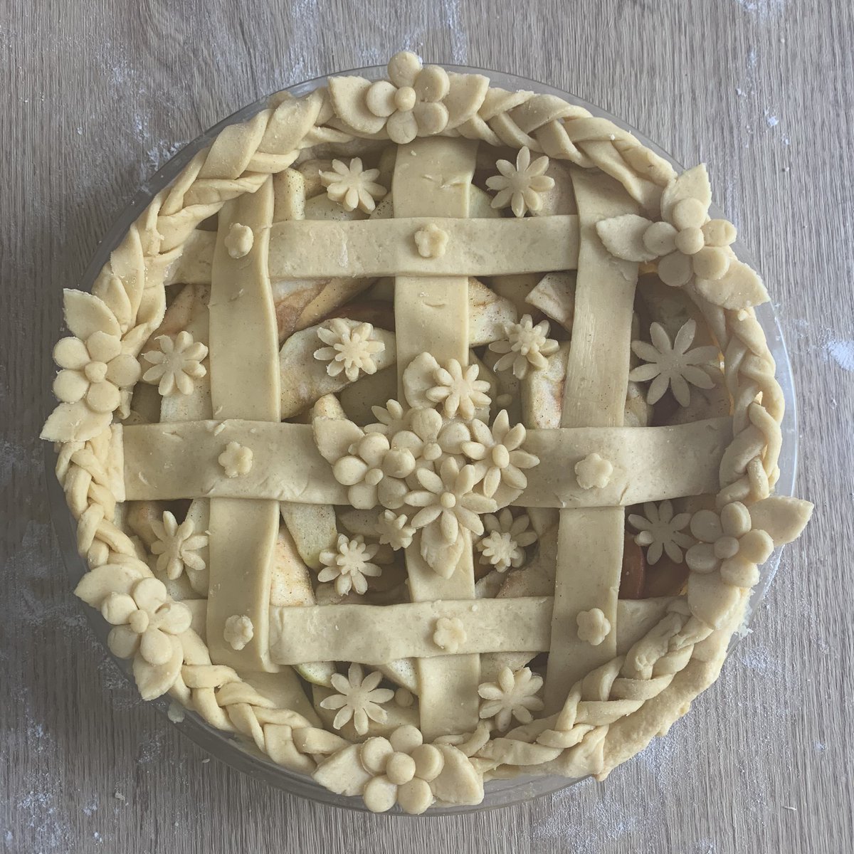 jiaerjckson's tweet photo. today annie’s home bakery offers you......... peach apple pie ! 🌷🍄🌱 https://t.co/4oIOTVULX0