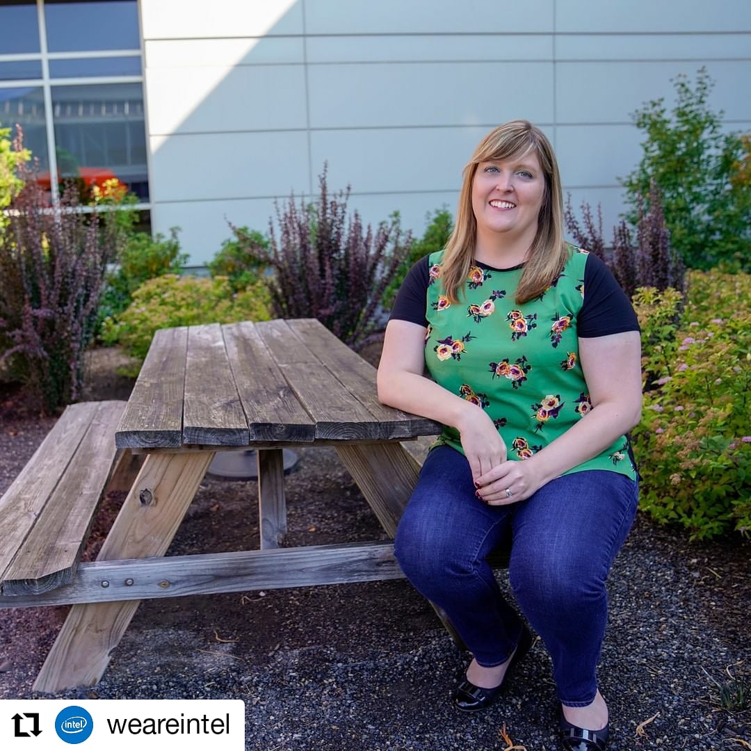 drbarbarawhye's tweet photo. Sending a virtual hug to the transgender community today! Even during the hard times, employees like Marissa use their journey to help others at Intel https://t.co/BODlLaP5TS #IamIntel #TDOV #IWM2020 https://t.co/kiruTVxx9x