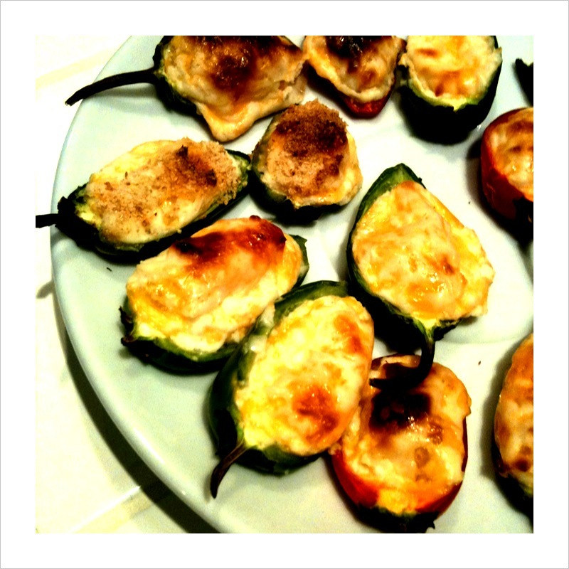 DietBea1's tweet photo. Looking For Something Crispy, And Also Creamy? Also Extra Spicy? What About A Super Delish Keto Crispy Chicken & Bacon Bacon Jalapeno Poppers Bomb?
Recipe:
https://t.co/gz2Mp93IqD
#keto #ketogenicworks #ketonebodies #KETOing #ketoplantbased #ketomakesmyclothesfalloff #ketowomen https://t.co/1YCYRQJiCJ