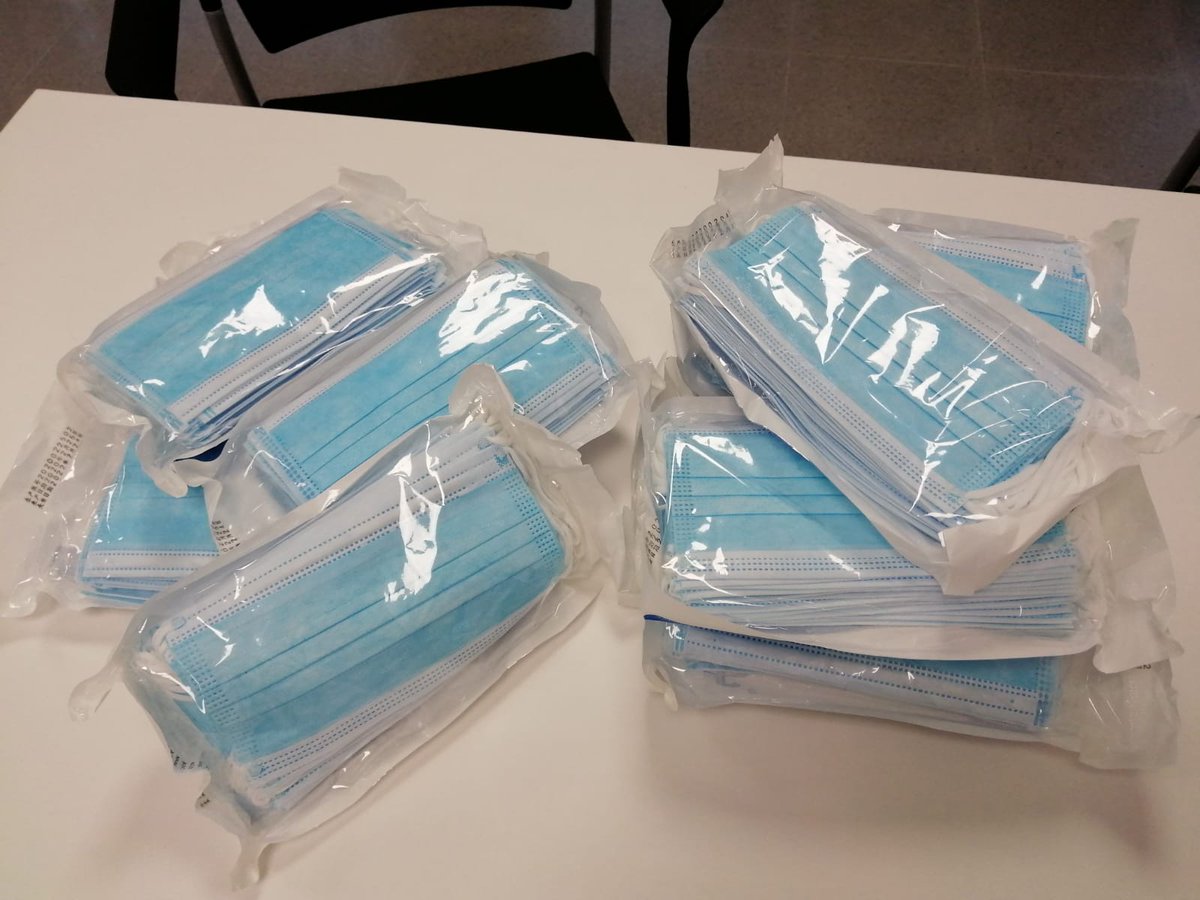 HTVCEbre's tweet photo. La #solidaritatcovid19 no s'acaba,  l'empresa @MapeiSpain ha donat al CAP #Amposta 240 mascaretes quirúrgiques. Moltes gràcies! https://t.co/GstaINuTs2