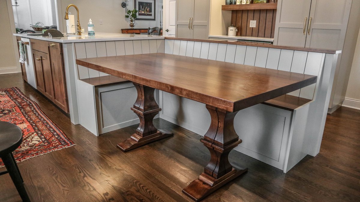 HandmadeTables's tweet photo. Our tables can easily be scaled to fit with built-in benches. The pedestal can be pushed in, out, you name it!

#builtin #builtinbench #builtinkitchen #builtindesign #farmhousekitchen https://t.co/RukNd8eCxR