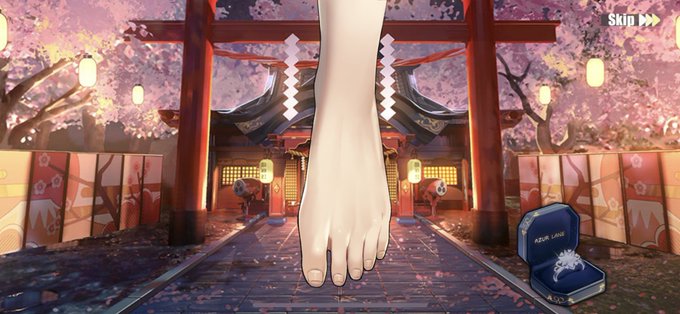 アズレンのエイプリル演出、天城さんが御御足なのめちゃ分かってる感ある 