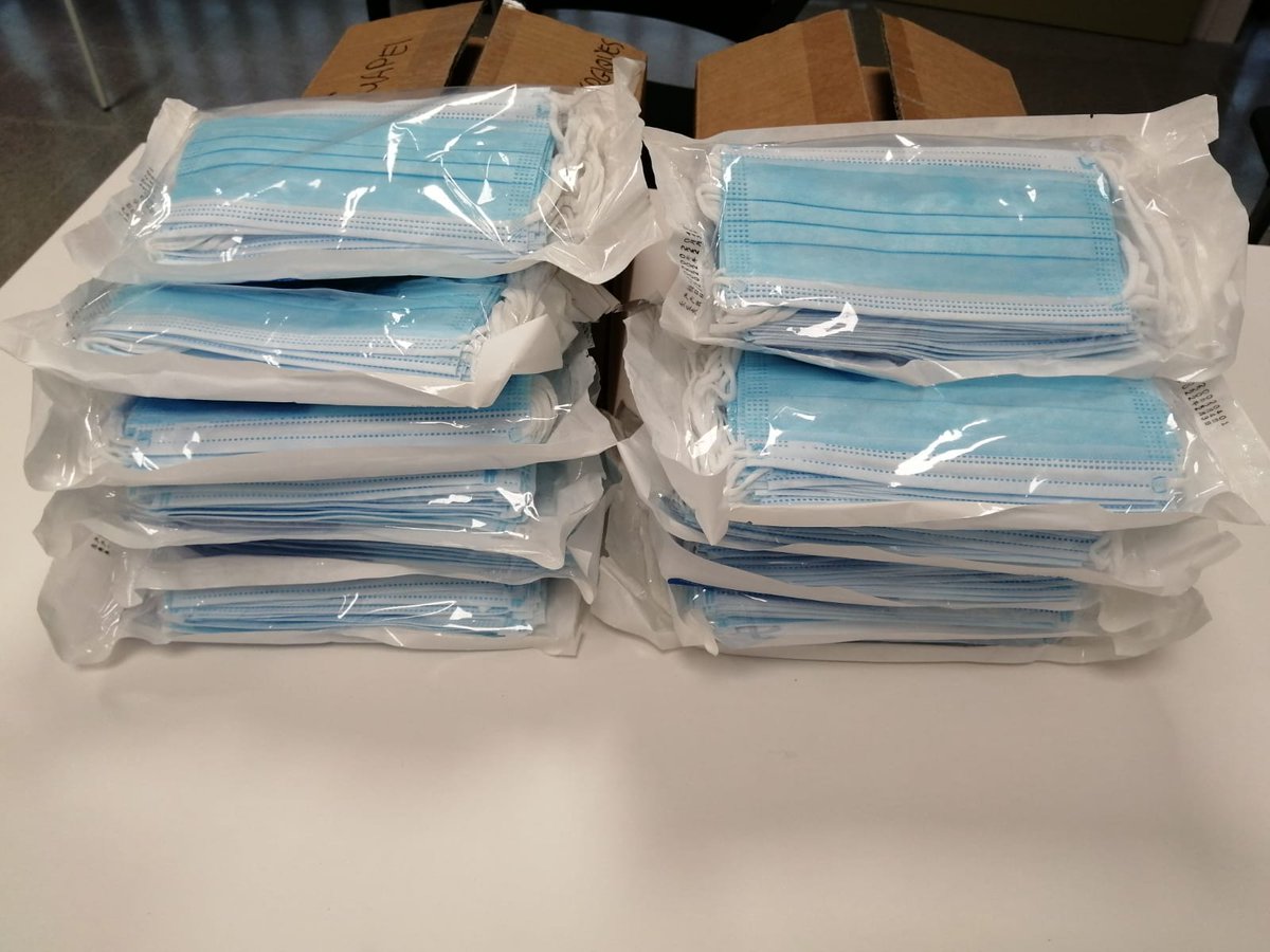 HTVCEbre's tweet photo. La #solidaritatcovid19 no s'acaba,  l'empresa @MapeiSpain ha donat al CAP #Amposta 240 mascaretes quirúrgiques. Moltes gràcies! https://t.co/GstaINuTs2