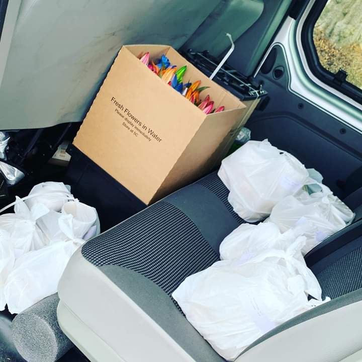 meaapni's tweet photo. #COVID19 #JoiningTheDots at it's best! Meals provided by Old School Cafe #Ballymena, delivered by #Studio365 #BoogieBounce team complete with flowers donated by Community Champion @Tesco - just what we need to support our community through #COVID19 https://t.co/WX2spaP2Rl
