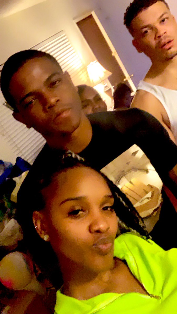 TTthelabel's tweet photo. 😔🕊
me & Ynsane went back & forth like this whole night, abt who hand tattoo better. Talkin abt how he a convict wit a fresh Audi tht ima use for my next video/photo shoot.🤣 Talkin abt old days/memories. I Neva would’ve thought it would b our last convo. #mobangels #myLoco https://t.co/y0iiKiYSKU