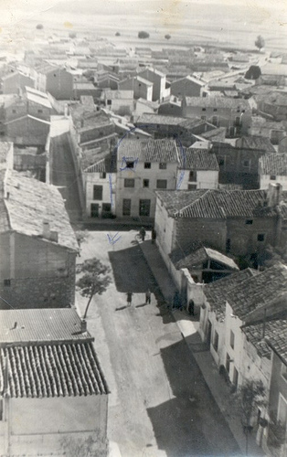 Xilocacom's tweet photo. Llegando a nuestra parada del día de hoy...🚂 
Entre celtíberos y minas de hierro van nuestros pasos.
Hoy, historia de la estación de Caminreal.
Pónganse cómodos, es un largo viaje 😅 https://t.co/4RuvPEEQM6