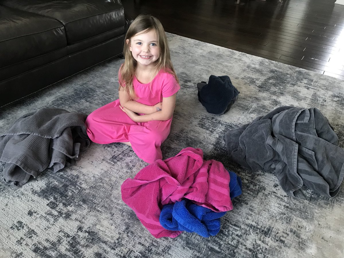 DrJonesPRT's tweet photo. Hey @kimbuenger1 She wanted you to see her work! Listened to the reading lesson #PeteTheCat then drew a picture of a story we read. Listened to the math lesson about #SortingLaundry then practiced addition & sorted our towels! #ExcitedToLearn Thanks Miss Kim! ❤️ #MyOlatheSchools https://t.co/coKmkMHL50