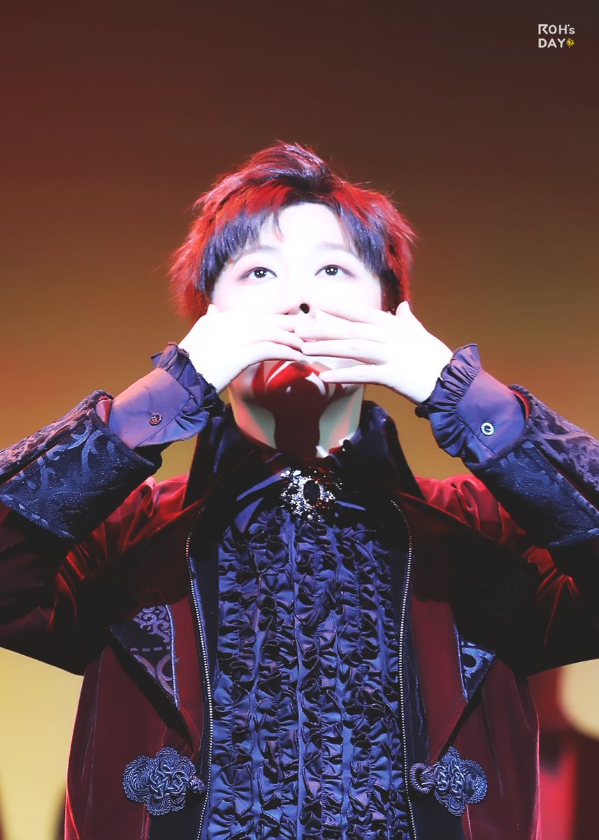 happy_RTHday's tweet photo. [ROH's happy DAY 포토북 나눔]

✅ 포토북 2권 💛 https://t.co/BkDjBLMSJS
- 메피스토 커튼콜+프레스콜 1권
- 메피스토 퇴근길(별책) 1권
✅ 조건:팔로우+본 트윗 RT
✅ 발표:4월 3일 늦은 태현시 https://t.co/zwPbOaqU0H