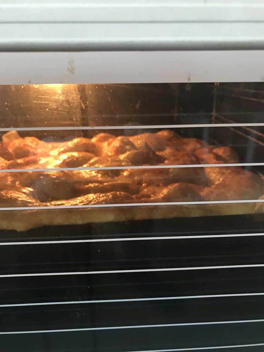 MattilaKarita's tweet photo. The damn pancake is coming along JUST FINE. And smells like heaven (I imagine).
#SelfBoost https://t.co/CsCochrLdT
