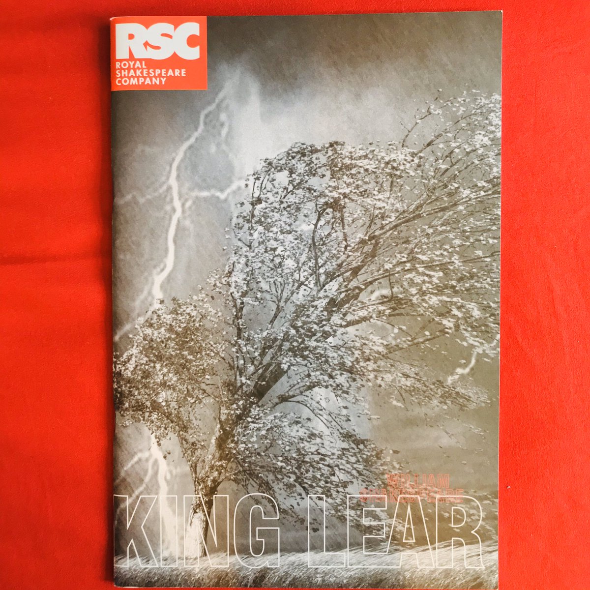 Stes_Adventures's tweet photo. Today’s RSC programme is from 2007 and is #KingLear starring #IanMcKellen . This had a tremendous cast including #SylvesterMcCoy #JohnHeffernan #WilliamGaunt #FrancesBarber #BenAddis #RomolaGarai #MoincaDolan and #JonathanHyde #RSC @TheRSC #TheRSC #RoyalShakespeareCompany https://t.co/1xmIWsHrsh