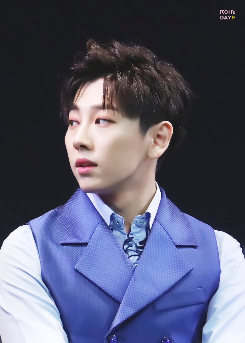 happy_RTHday's tweet photo. [ROH's happy DAY 포토북 나눔]

✅ 포토북 2권 💛 https://t.co/BkDjBLMSJS
- 메피스토 커튼콜+프레스콜 1권
- 메피스토 퇴근길(별책) 1권
✅ 조건:팔로우+본 트윗 RT
✅ 발표:4월 3일 늦은 태현시 https://t.co/zwPbOaqU0H