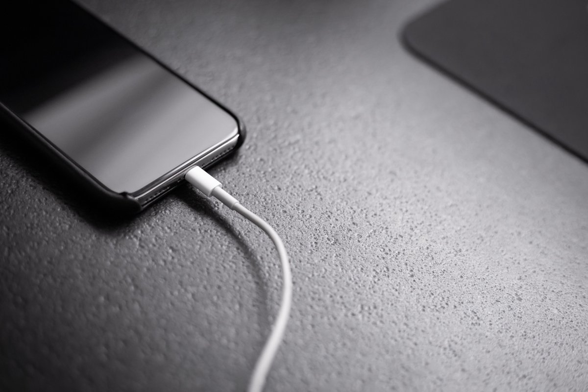 Tech_banana_com's tweet photo. European Parliament voted for the introduction of a common charger for all smartphones in the EU to reduce electronic waste.

>> https://t.co/z9vfSsKGSD

#european #Resolution #universal #charger #Smartphones https://t.co/xt6oEZWvKj
