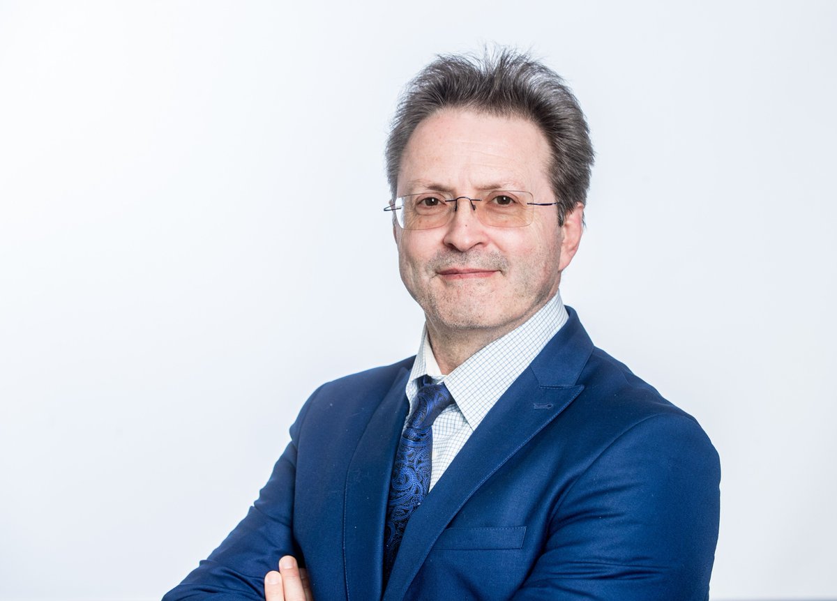 CTillekaerts's tweet photo. Met veel spijt nemen we afscheid van collega en vriend Marc Van Gastel. Als afdelingshoofd Invest was hij een inspiratiebron voor velen en speelde hij een grote rol in de #internationalisering van #
Vlaanderen. Bedankt, Marc. Rust in vrede 
https://t.co/w7r5jVMWxX https://t.co/aSctpEjb70
