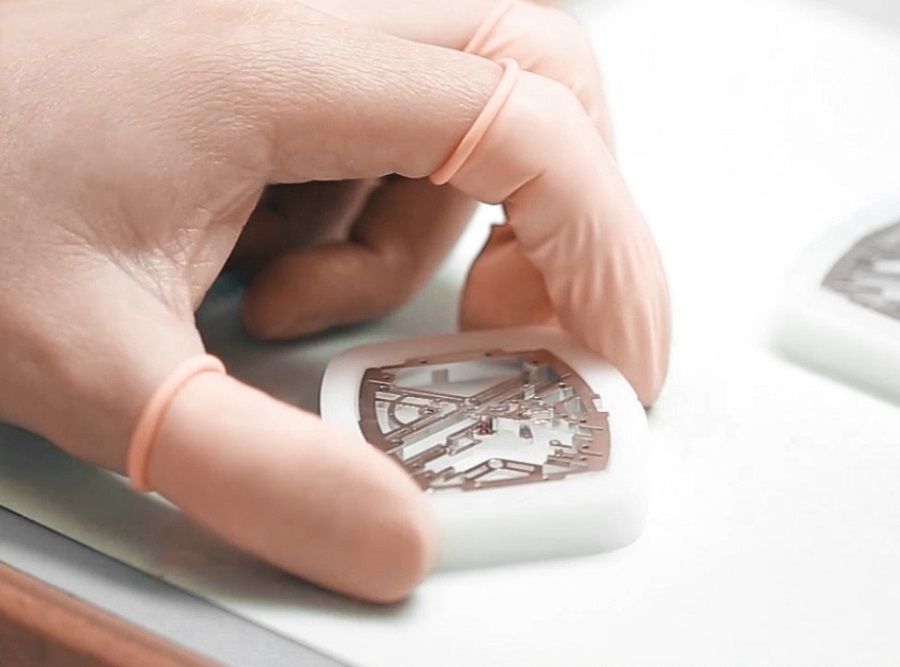 FranckMuller's tweet photo. Today let's highlight the incredible know-how of our watchmakers who are currently at home
#stayathome #franckmuller #watchland #watchmaking
https://t.co/LZTChl5mkp https://t.co/QkC99oUOCo