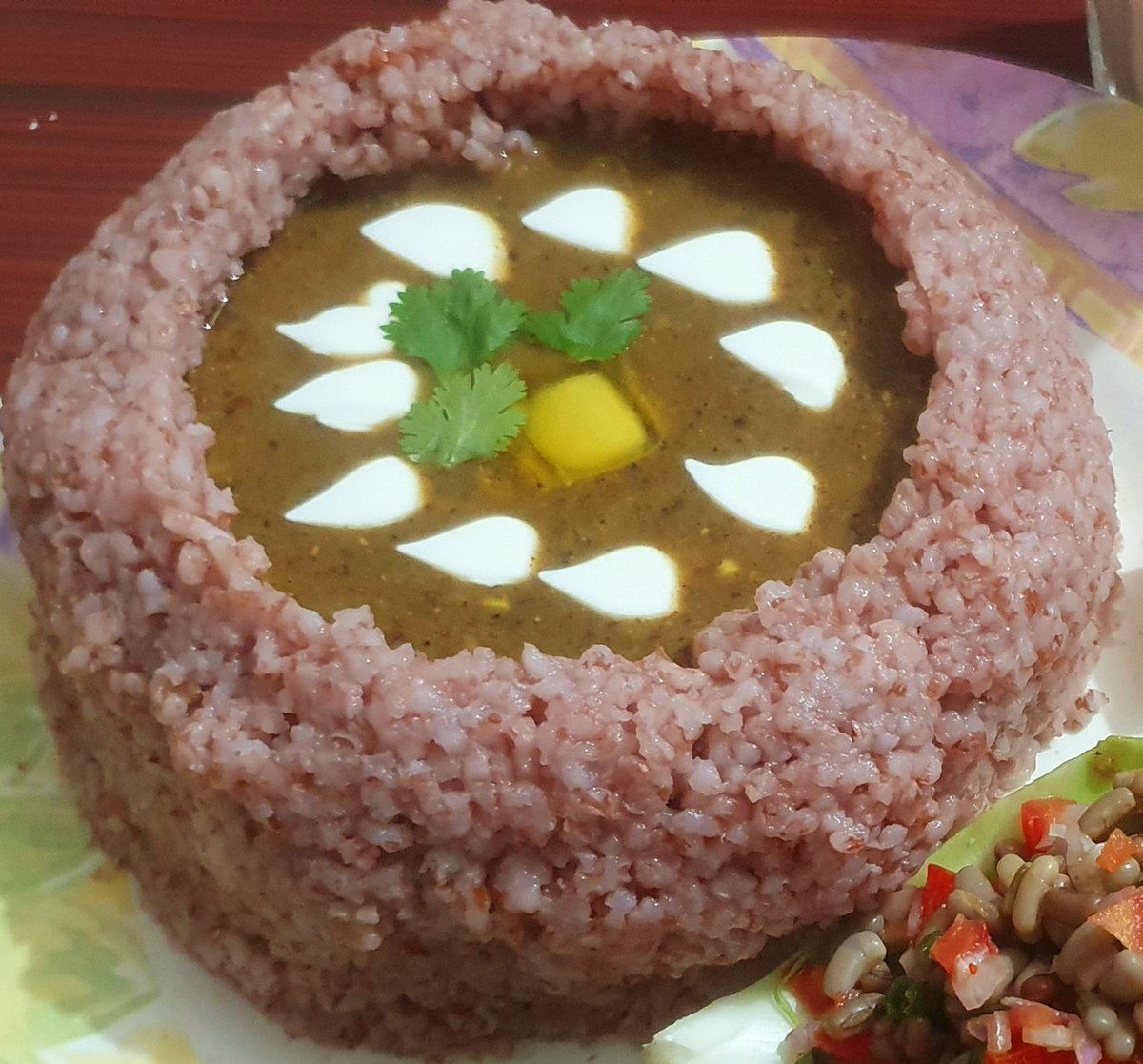 Dhyani_D's tweet photo. рдЙрдбрд╝рдж рд╕реЗ "рдЪреИрдВрд╕рд╛ рдордХреНрдЦрдирд╡рд╛рд▓рд╛" рдмрдирд╛рдпрд╛ред рд▓рд╛рд▓ рдЪрд╛рд╡рд▓ рдХреА рдорд╛рдВрдврд╝ рд╕реЗ "рдордврд╝рдЭреЛрд▓реА" рдФрд░ рдмрдЪреЗ рдЪрд╛рд╡рд▓ рд╕реЗ "рд▓рд╛рд▓ рднрд╛рдд"ред рд░рдпрд╛рдВрд╕ рдХреЛ рдЙрдмрд╛рд▓ рдХреЗ "рджрд╛рд▓ рдХрд╛ рд╕рд▓рд╛рдж"ред рдкреЗрд╢ рдХрд┐рдпрд╛ "рдЖрдВрд╡рд▓рд╛ рдЕрдЪрд╛рд░" рдФрд░ "рдХреБрдПрдВ" рдХреА рдереАрдо рдХреЗ рд╕рд╛рдеред рдЖрд╢рд╛ рд╣реИ рд╕реНрдпрд╛рд░рд╛ рд░рд┐рдЯреЗрд▓реНрд╕ рдХреА рд╕рд╛рдордЧреНрд░реА рдХрд╛ рдлреНрдпреВрдЬрди рдЖрдкрдХреЛ рдкрд╕рдВрдж рдЖрдПрдЧрд╛ред
#рд╕реНрдпрд╛рд░рд╛рд░рд┐рдЯреЗрд▓реНрд╕
#рд▓реМрдХрдбрд╛рдЙрди
#рдкрд╣рд╛рдбрд╝реАрдЦрд╛рдирд╛
#рд░рд╕реНрдпрд╛рдг
#ChefDD https://t.co/99m9iBOGxq
