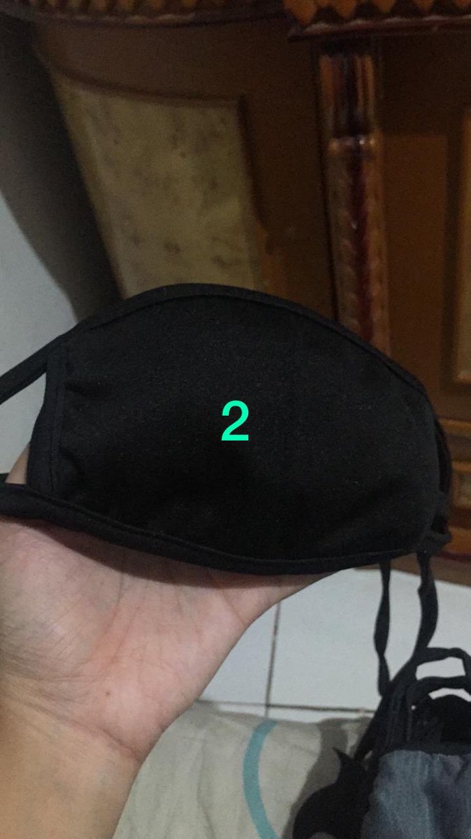 Ready banyak Masker Kain 3 lapis. Dan bisa di cuci berkali-kali. Harga nya masih waras kok cuma 55.000 perlusin🤗. Kenapa bisa murah ? Karena produksi sendiri yaa 🥰