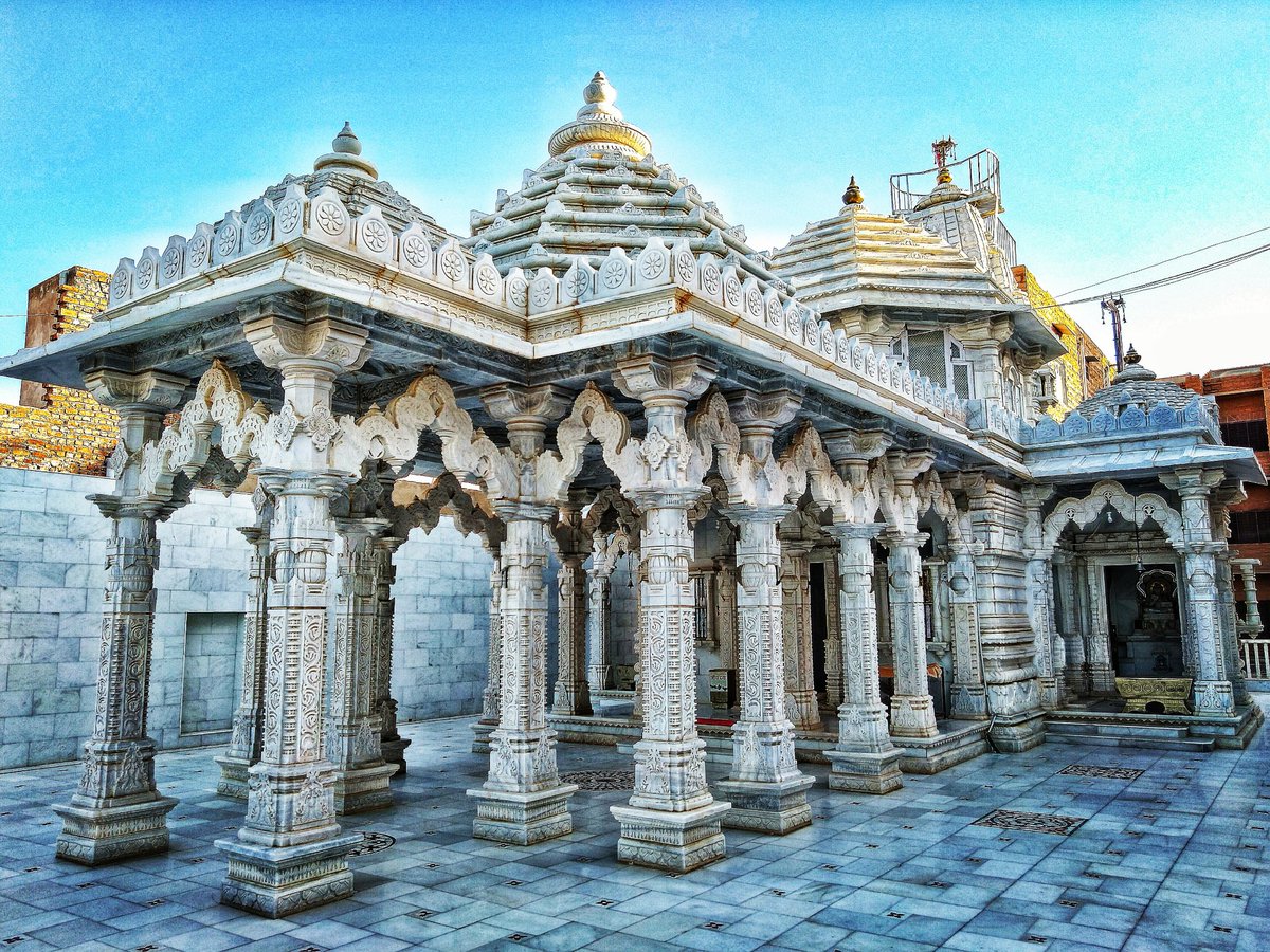 vjain8507's tweet photo. ~ Jain Temple ~

#latepost #jaintemple #ramdevra #jaisalmer #pokran #bikaner #rajasthan #india #rajasthantravel #solotravel https://t.co/jRzGrrx36q