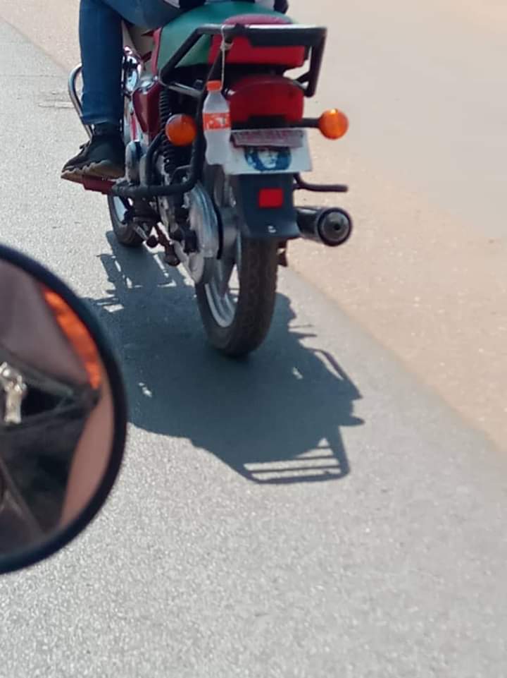 Les  bonnes pratiques à adopter pour éradiquer cette pandémie.
Chaque citoyen est acteur de lutte contre le covid19.
Impliquons-nous pour nous sauver et sauver les autres
en respectant les consignes d'hygiènes.
Faisons comme ce taxi maître, posons des actes.
#Touscontrelecovid19